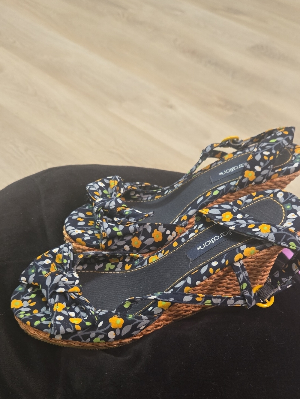 NWOT XHILARATION Floral Wedge Sandals - Navy with Yellow Flowers SZ 7